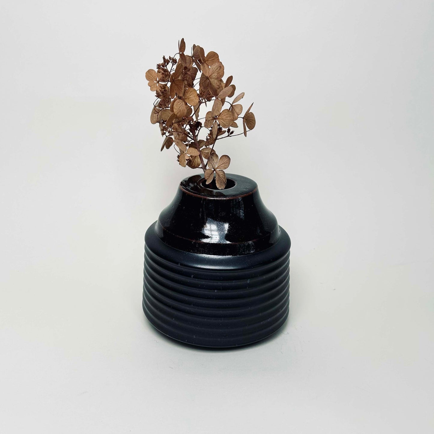 Cylindrical Ribbed Vase in Satin Black, No.3
