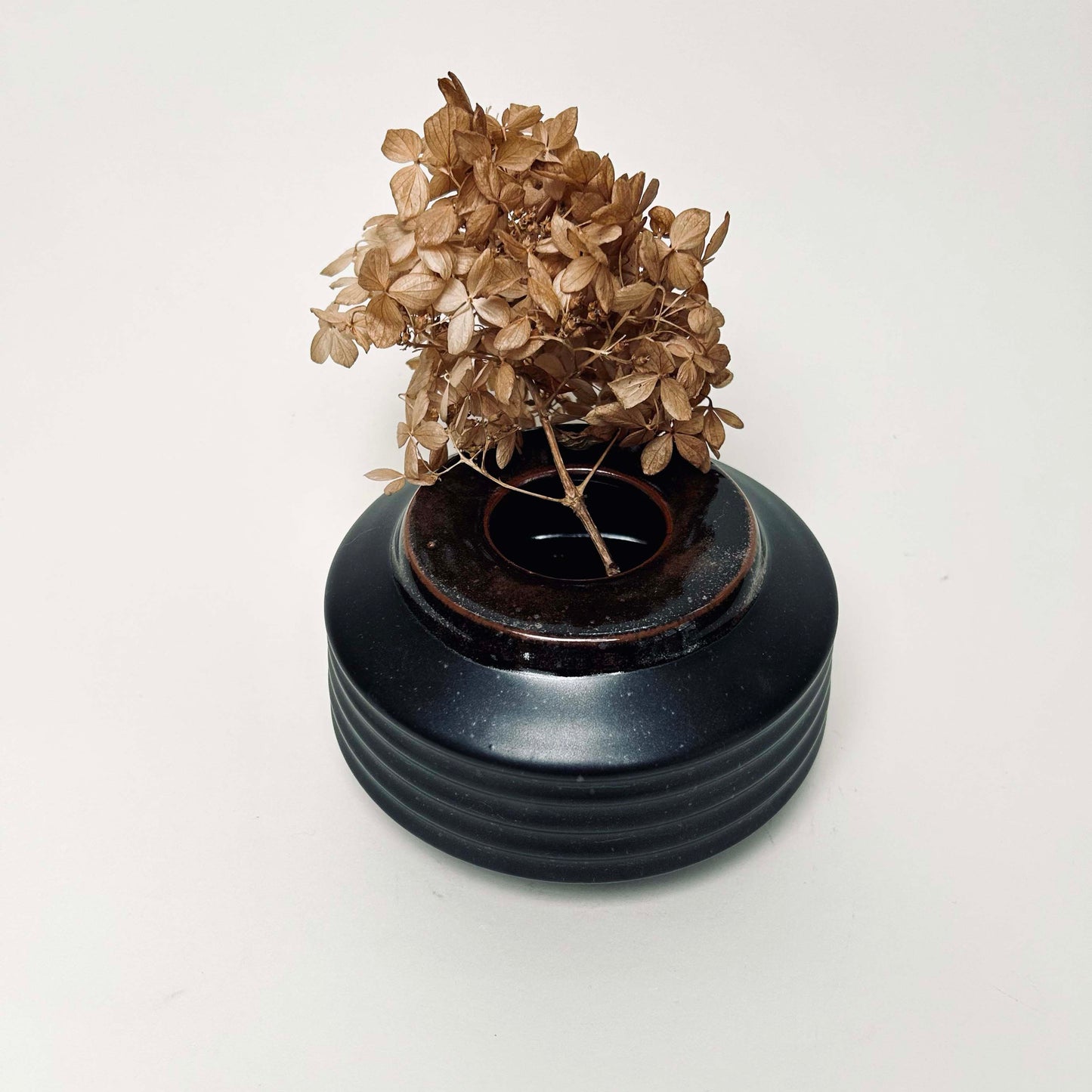 Small, Collared Ribbed Vase in Satin Black/Oil Spot