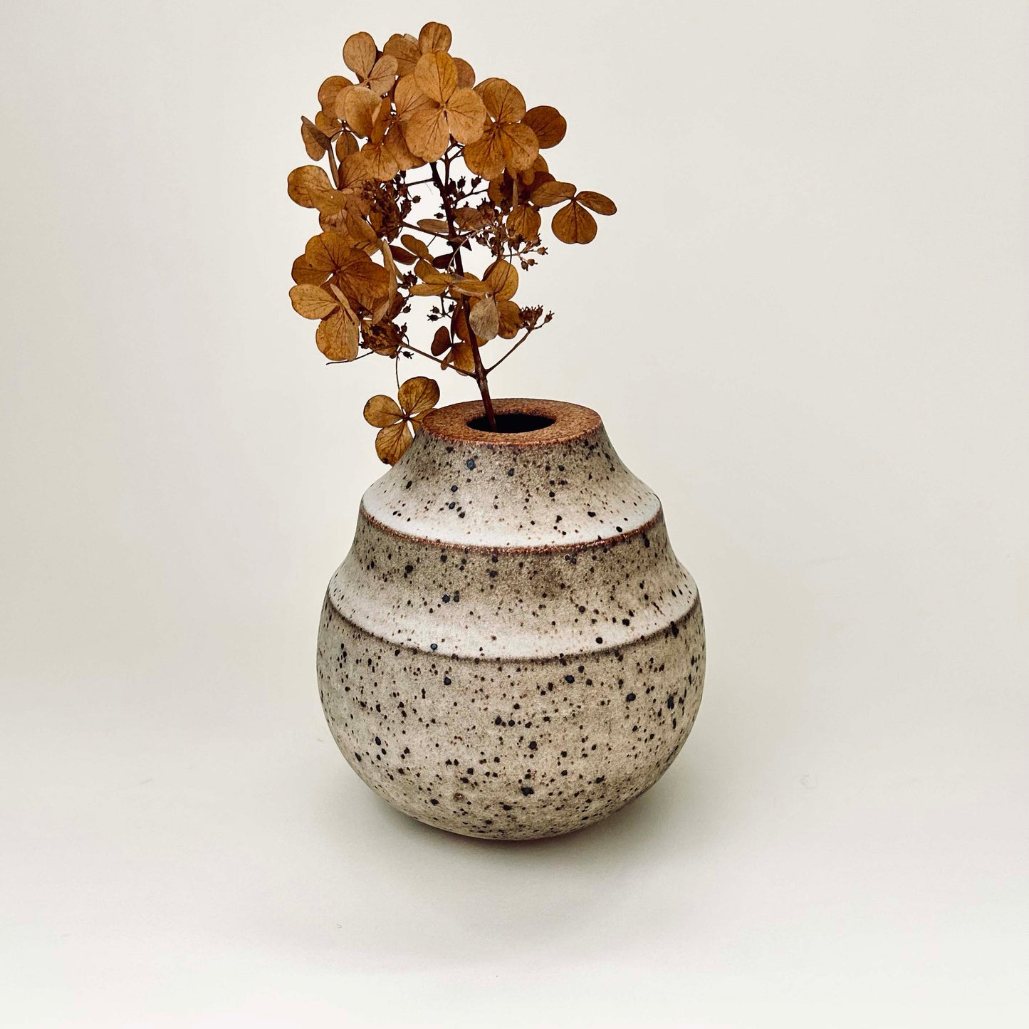 Ripple Vase in Mocha Creme