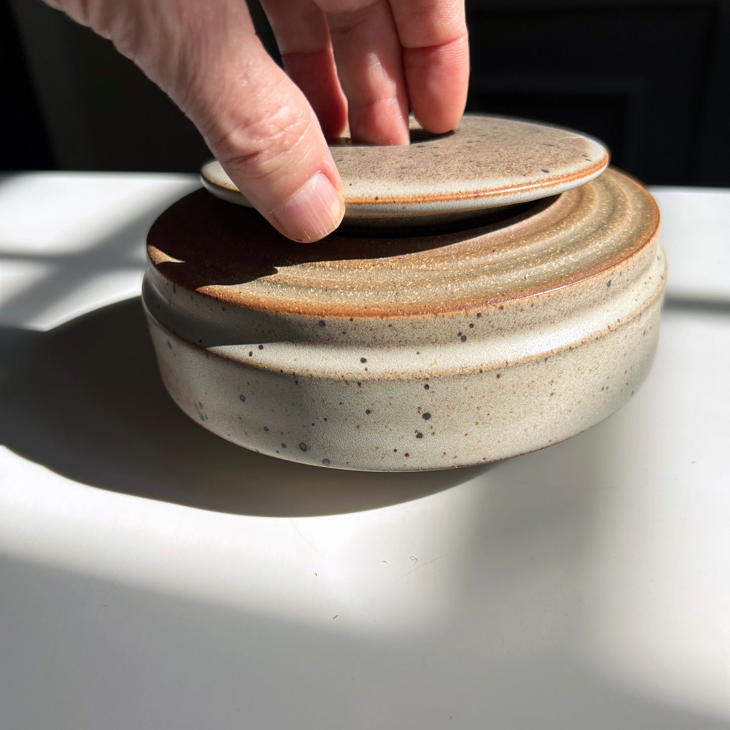 Lidded Vessel w/ Ribbed Collar in Rust White