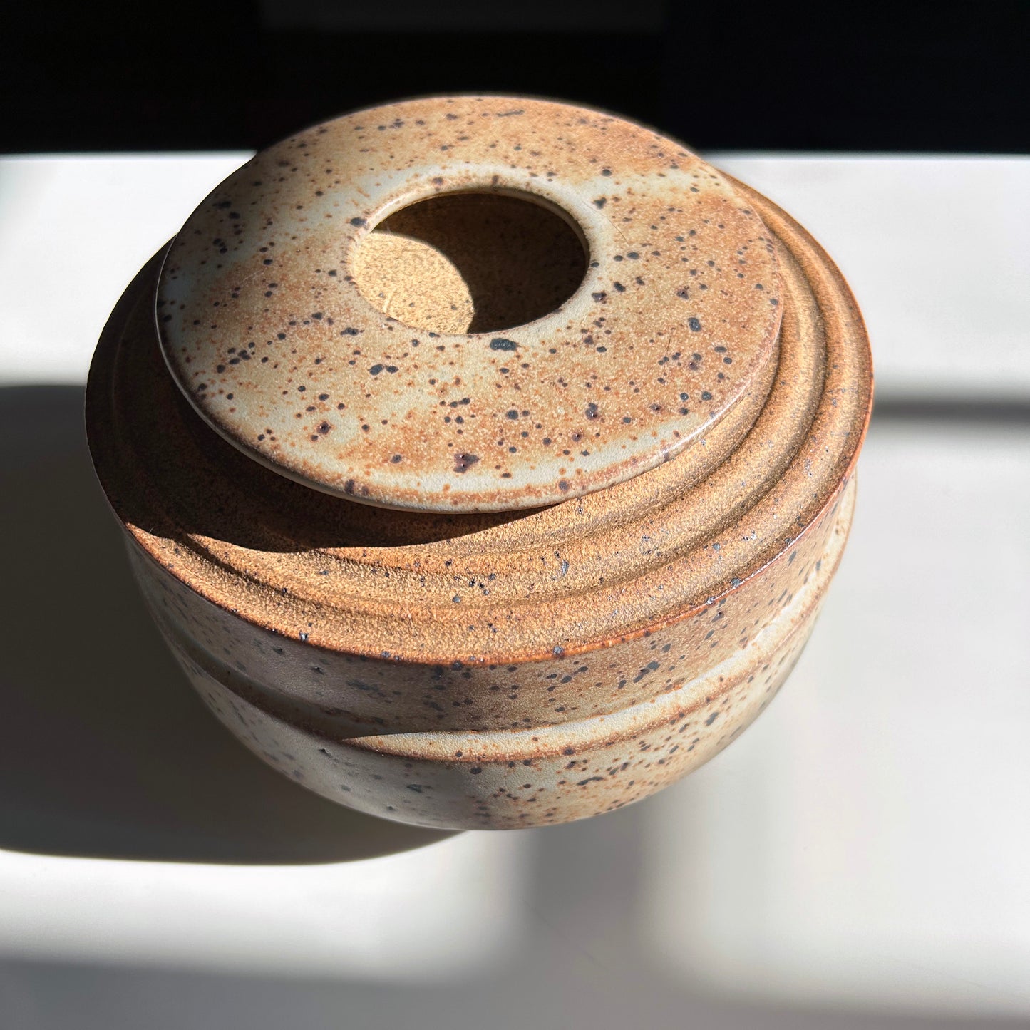 Lidded Vessel w/ Ribbed Collar in Rust White