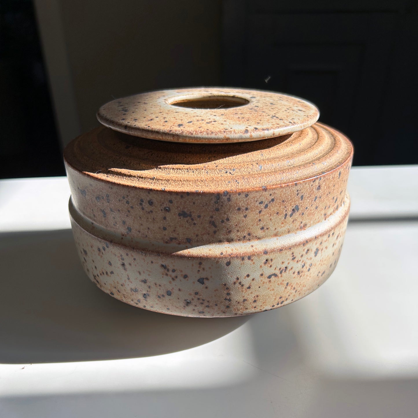 Lidded Vessel w/ Ribbed Collar in Rust White