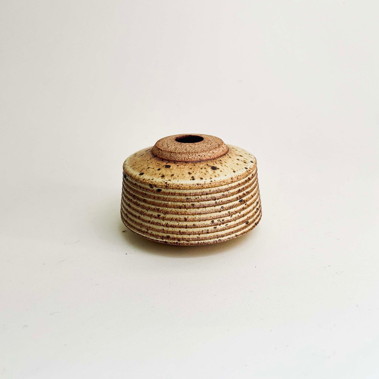 Small, Collared Ribbed Vase in Yellow Salt