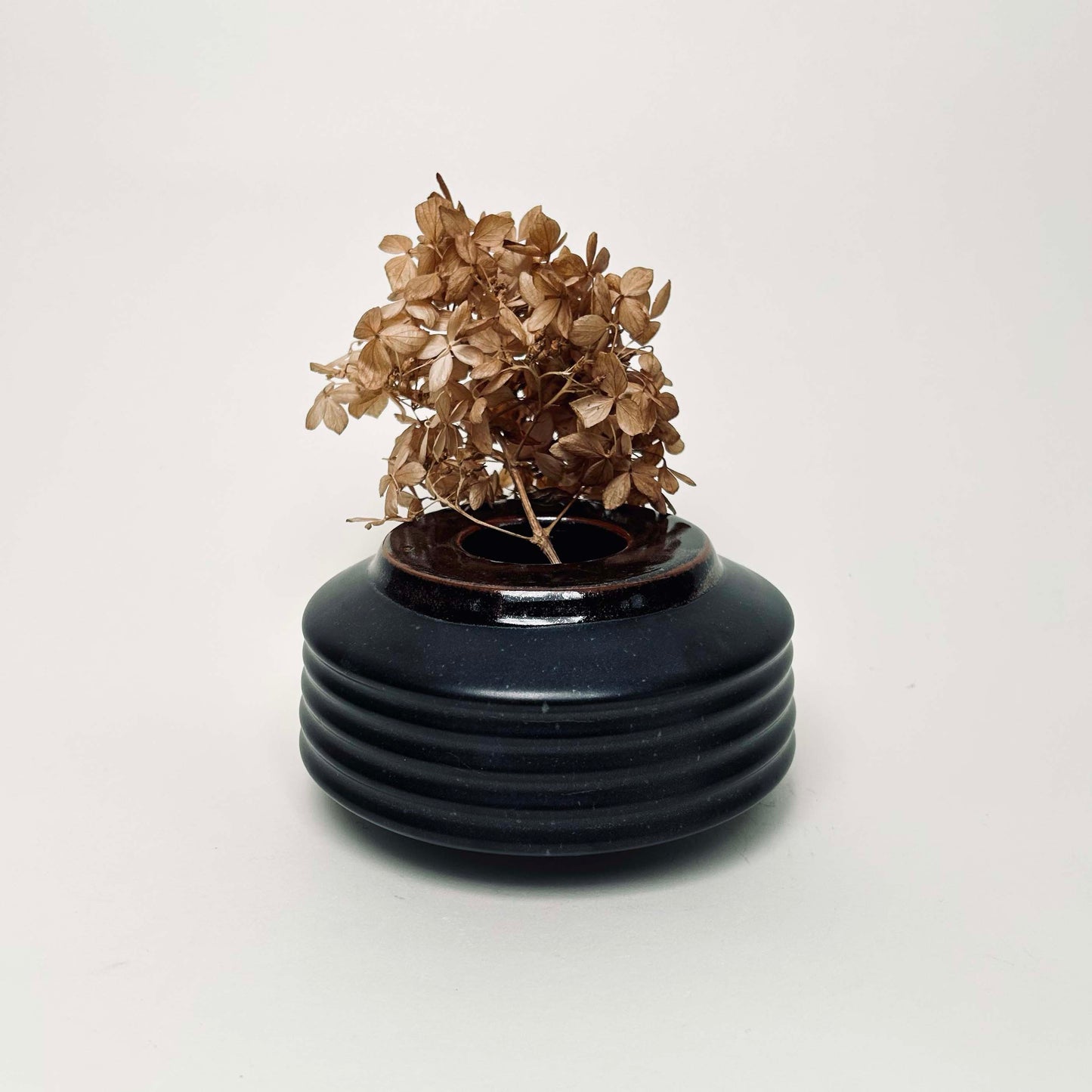 Small, Collared Ribbed Vase in Satin Black/Oil Spot