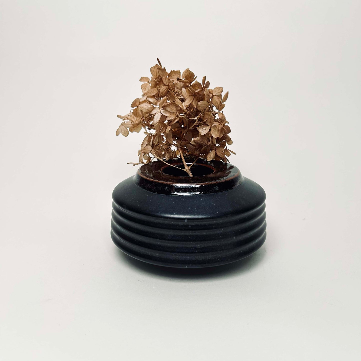 Small, Collared Ribbed Vase in Satin Black/Oil Spot