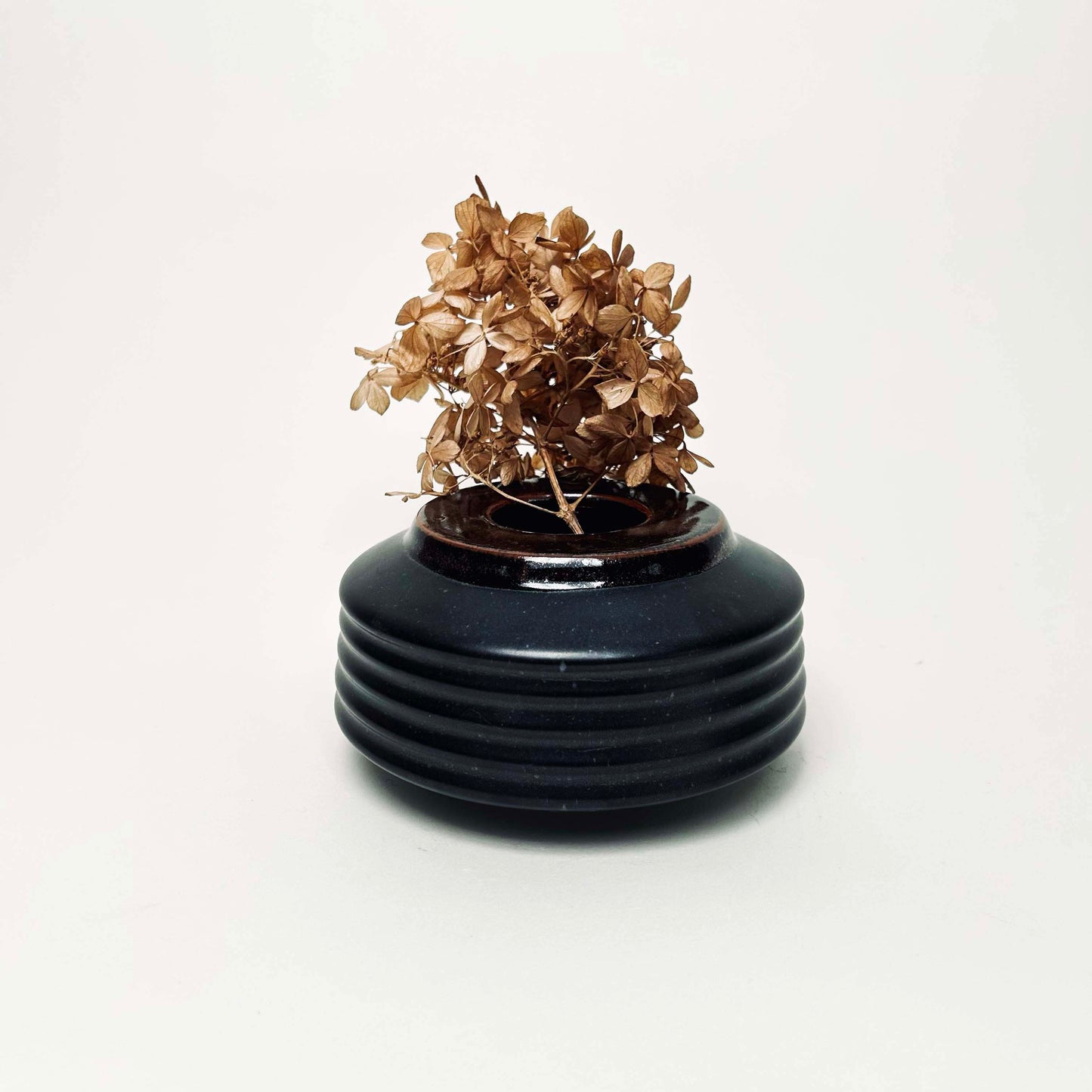 Small, Collared Ribbed Vase in Satin Black/Oil Spot