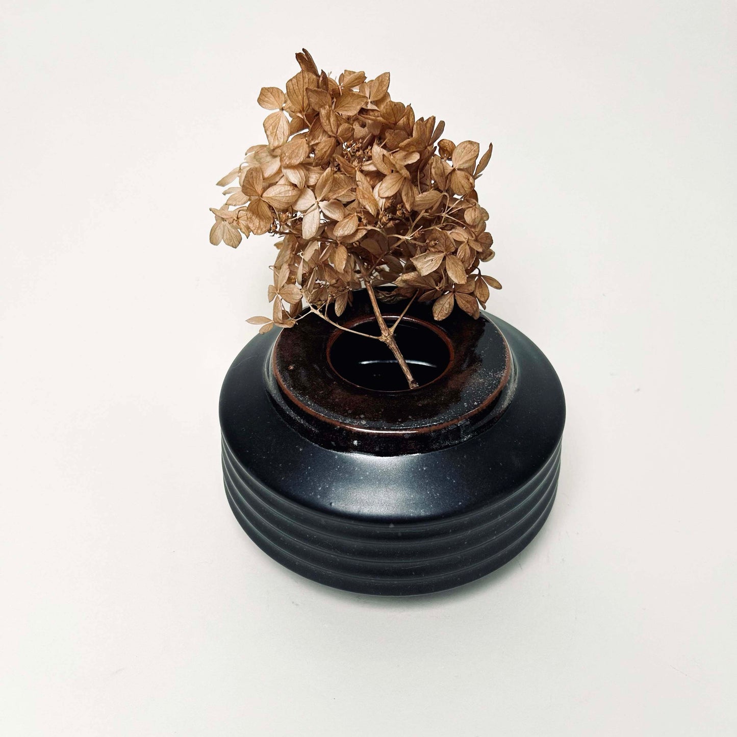 Small, Collared Ribbed Vase in Satin Black/Oil Spot