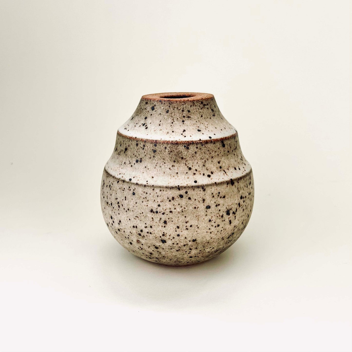 Ripple Vase in Mocha Creme