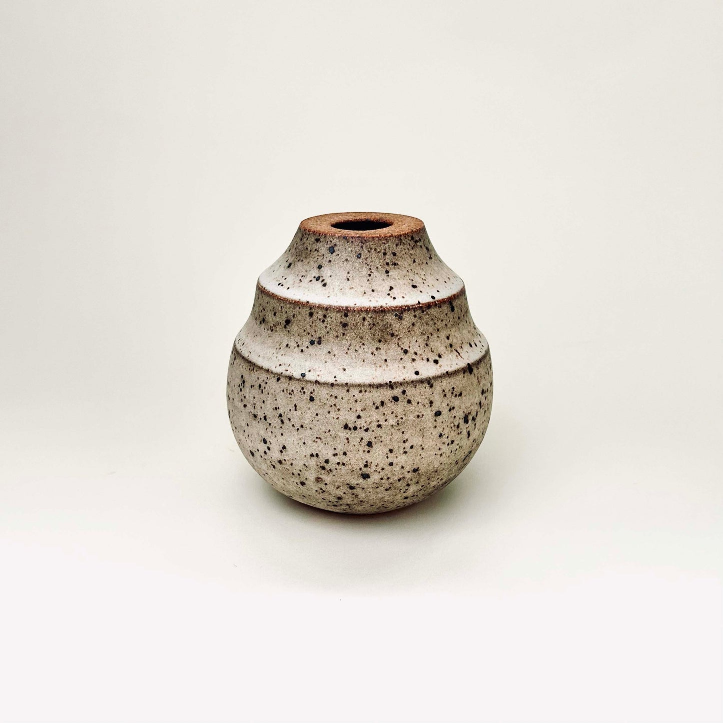 Ripple Vase in Mocha Creme