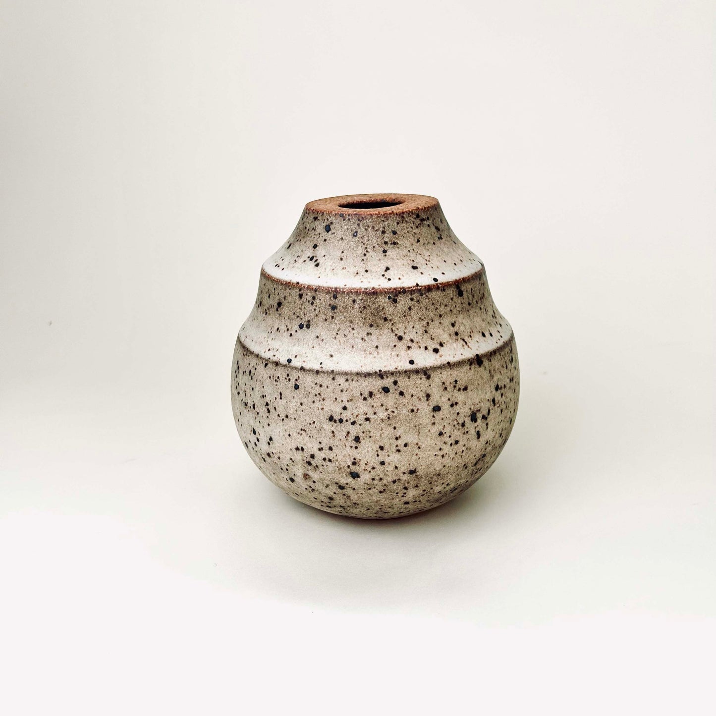 Ripple Vase in Mocha Creme