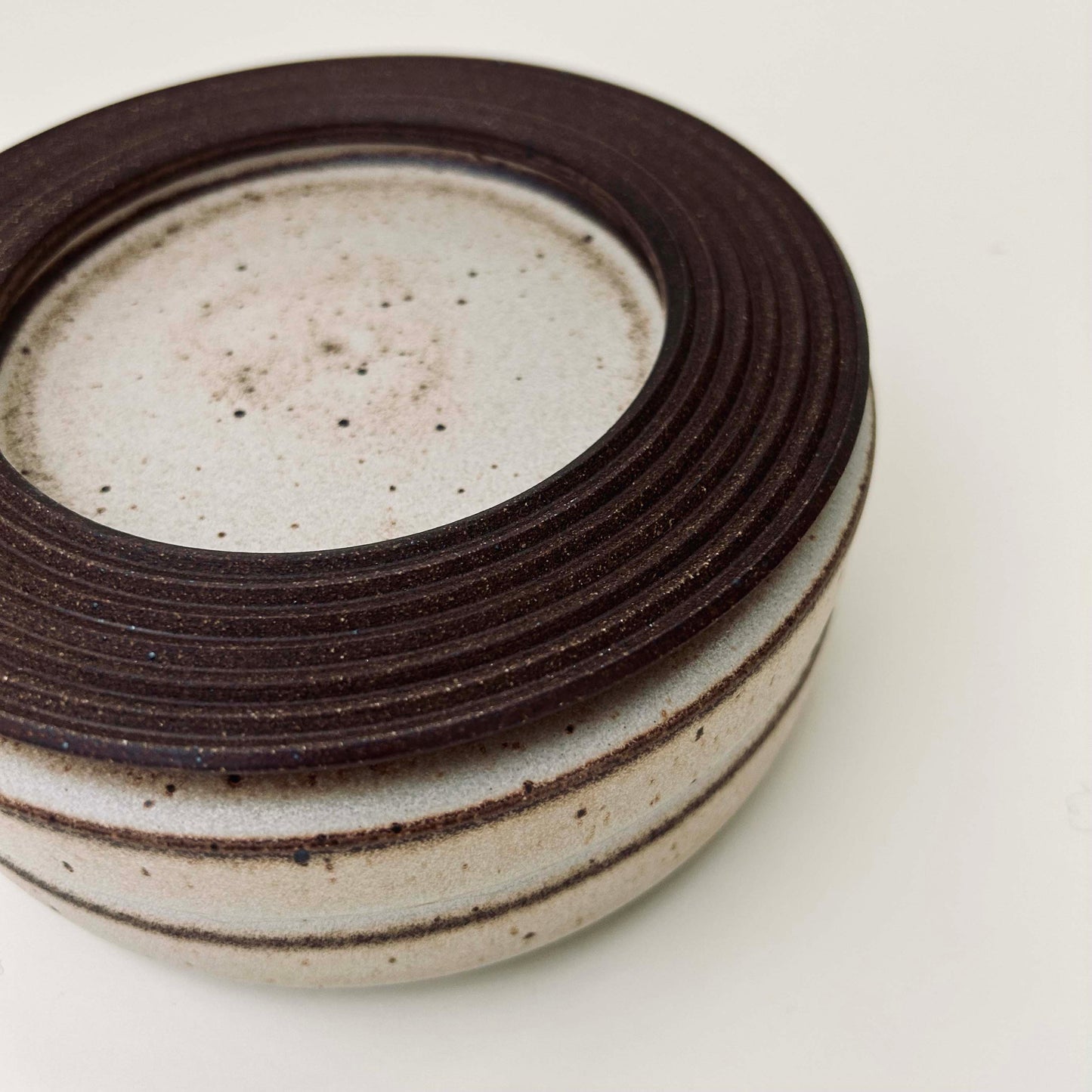 Wide, Cylindrical Vessel w/ Linear Textured Lid in Mocha Creme