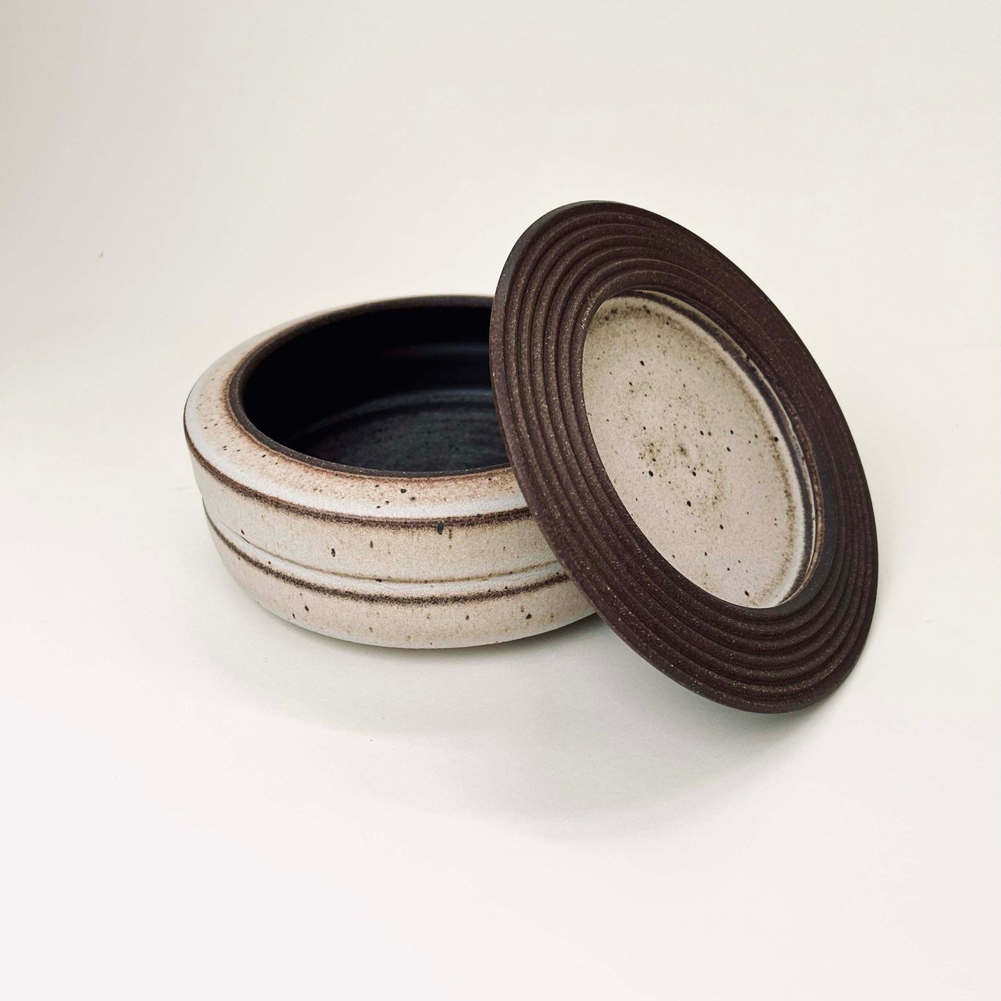 Wide, Cylindrical Vessel w/ Linear Textured Lid in Mocha Creme