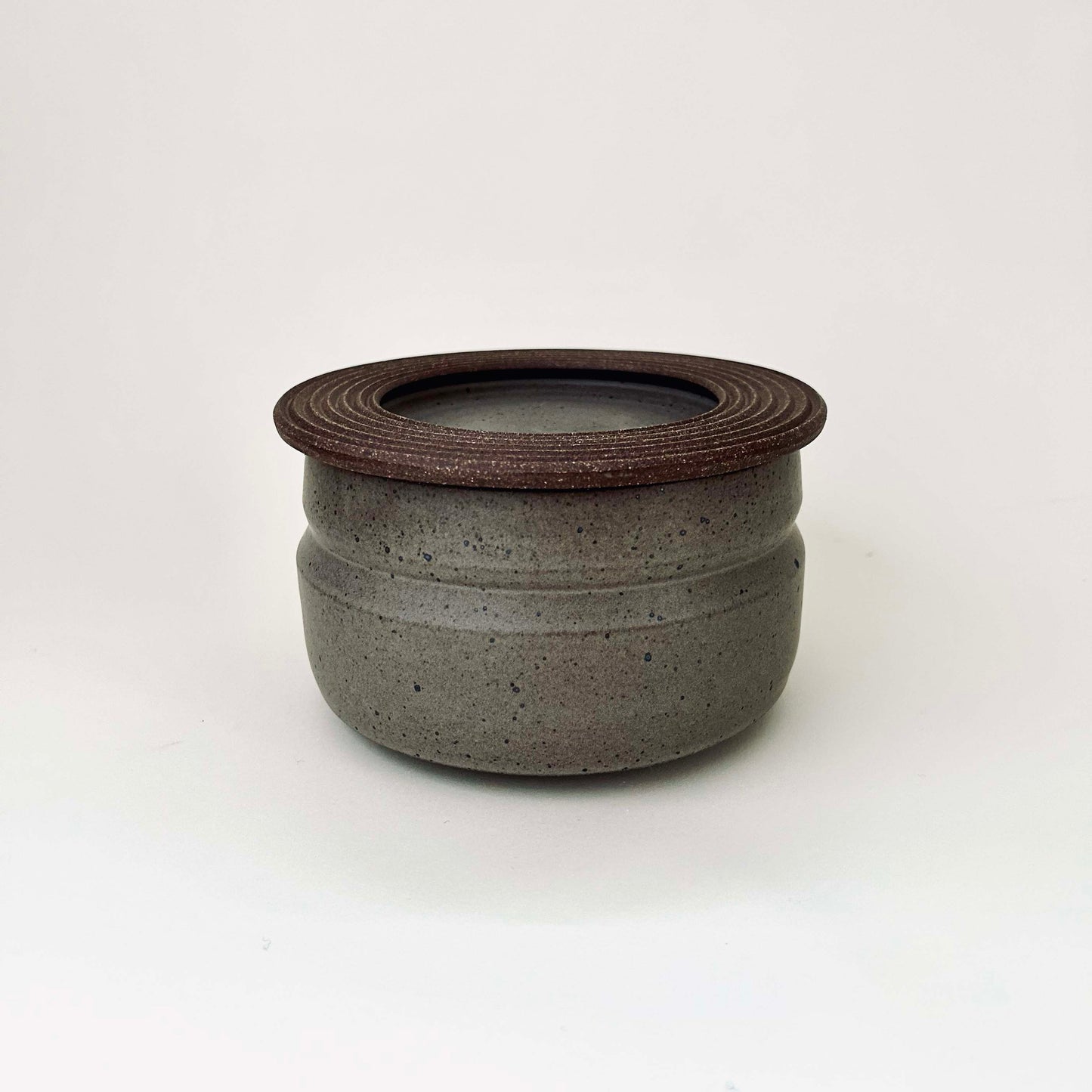 Wide Vessel w/ Textured Lid in Greige
