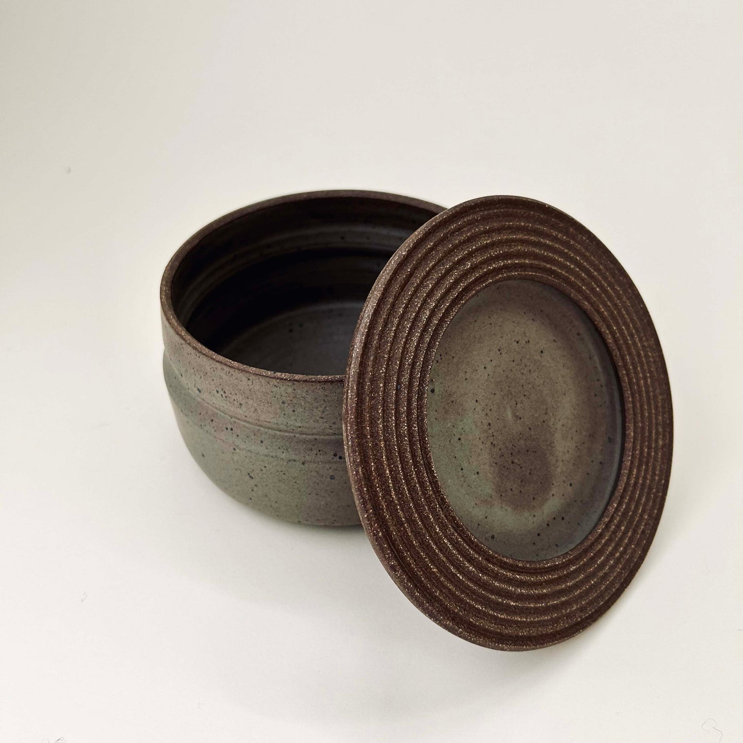 Wide Vessel w/ Textured Lid in Greige