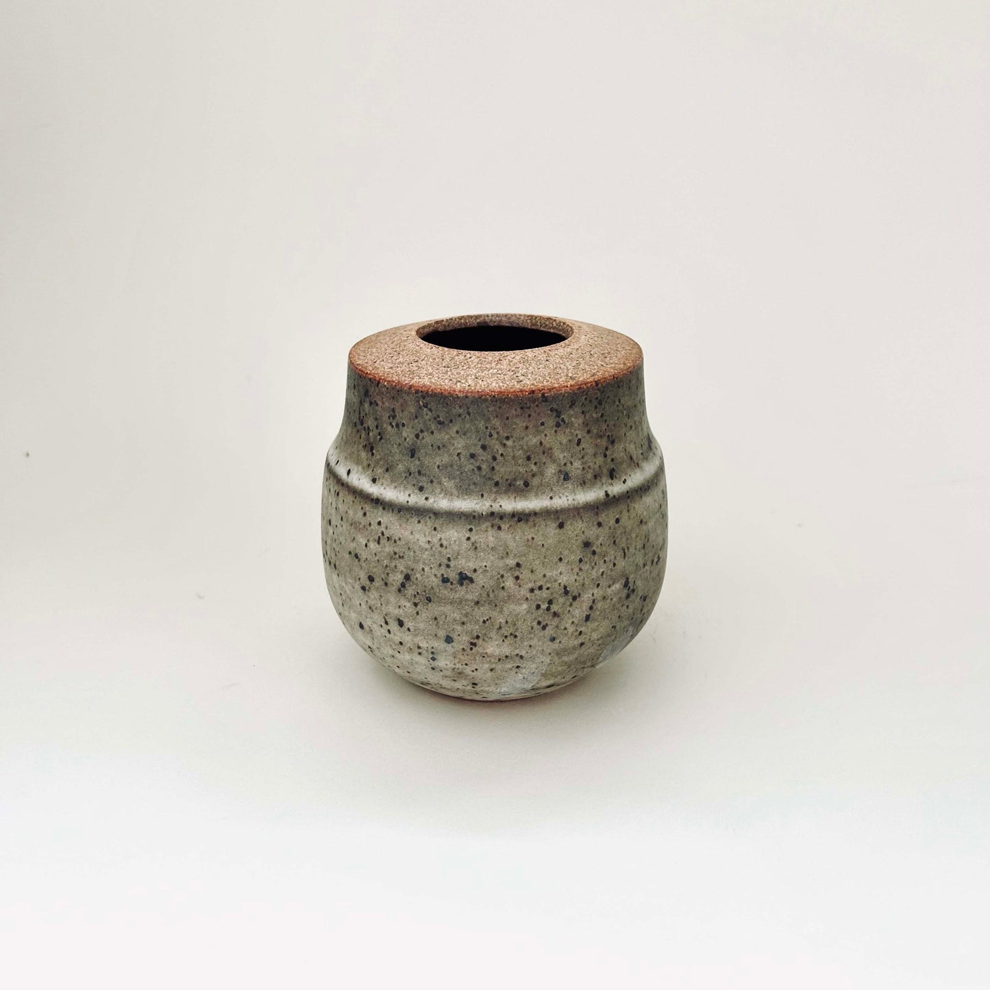 Rounded Vase in Mocha Creme