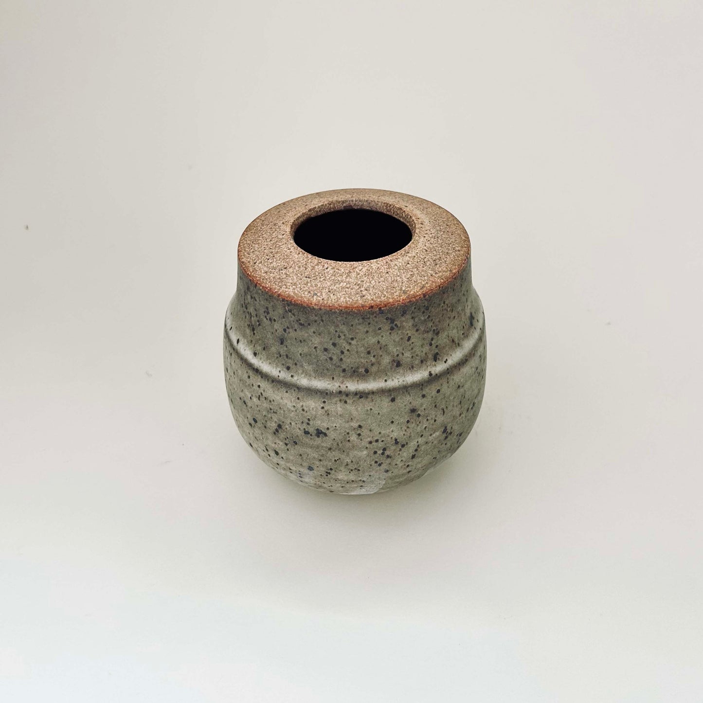 Rounded Vase in Mocha Creme