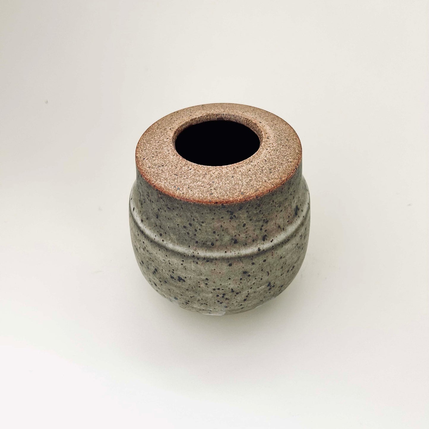 Rounded Vase in Mocha Creme