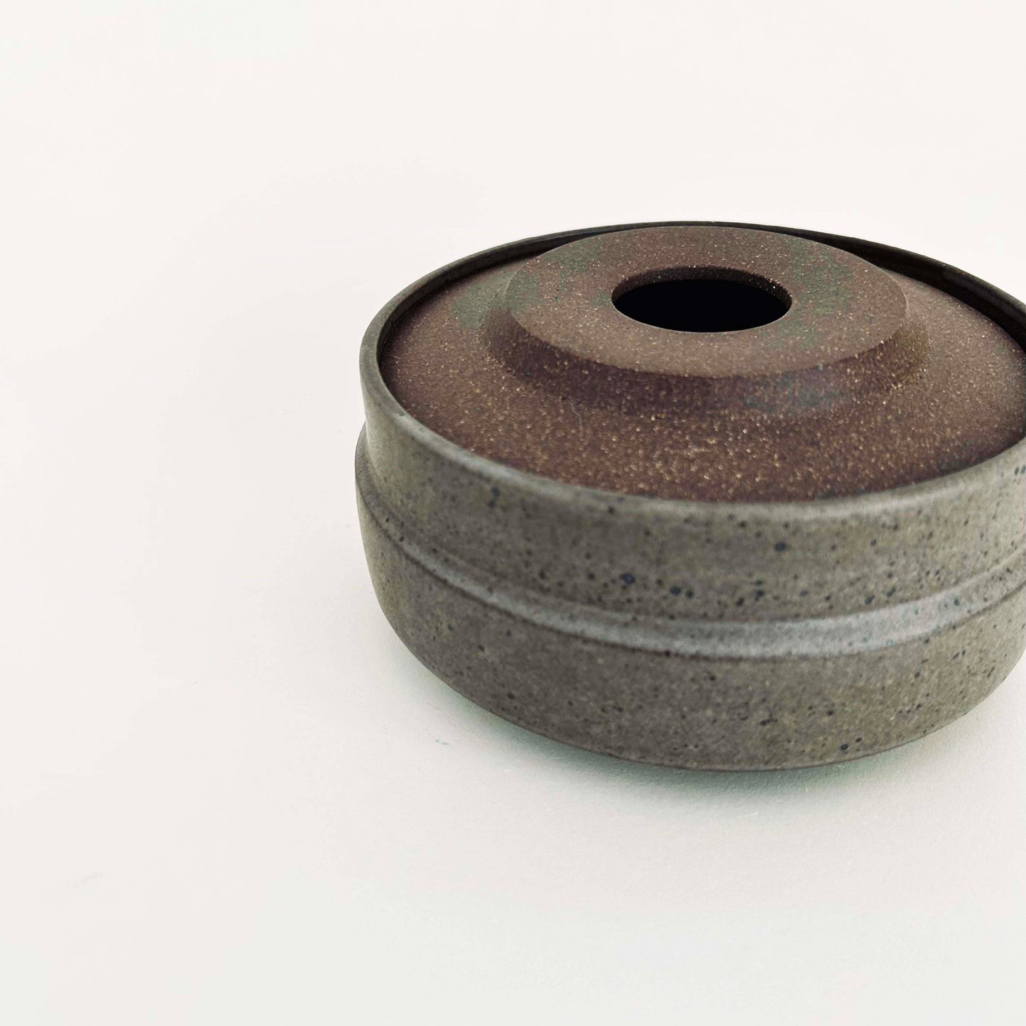 Wide Angular Lidded Vessel in Griege