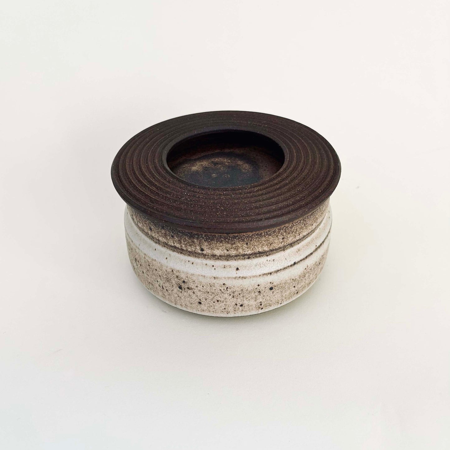 Wide Vessel w/ Textured Lid in Mocha Creme