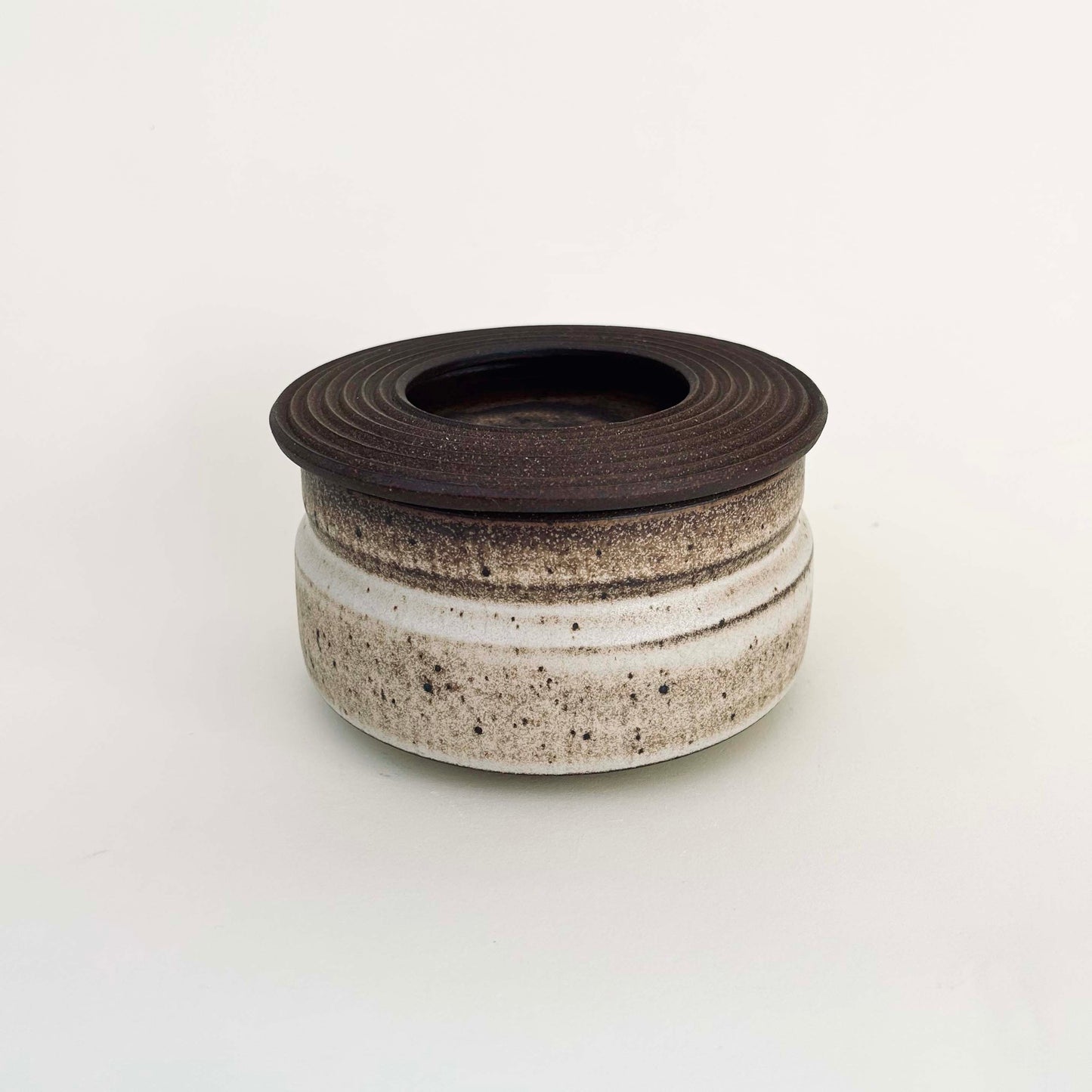 Wide Vessel w/ Textured Lid in Mocha Creme