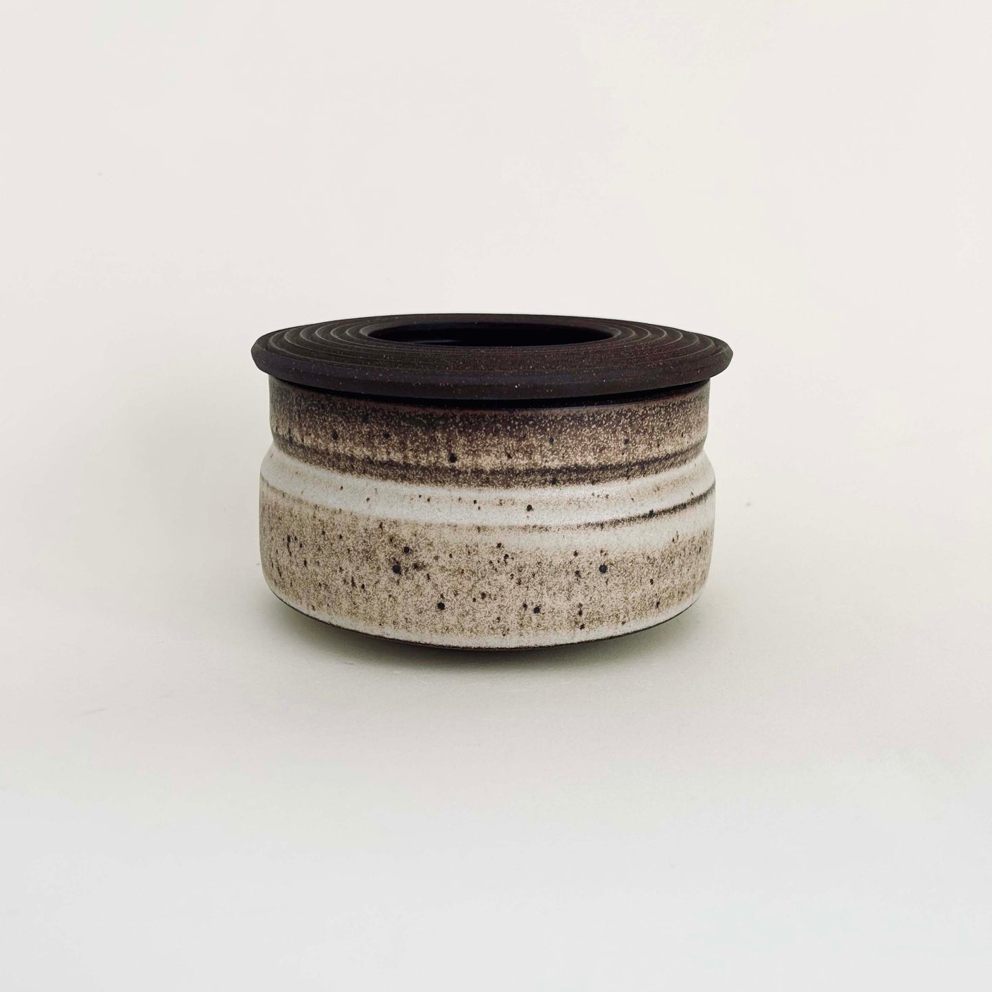 Wide Vessel w/ Textured Lid in Mocha Creme